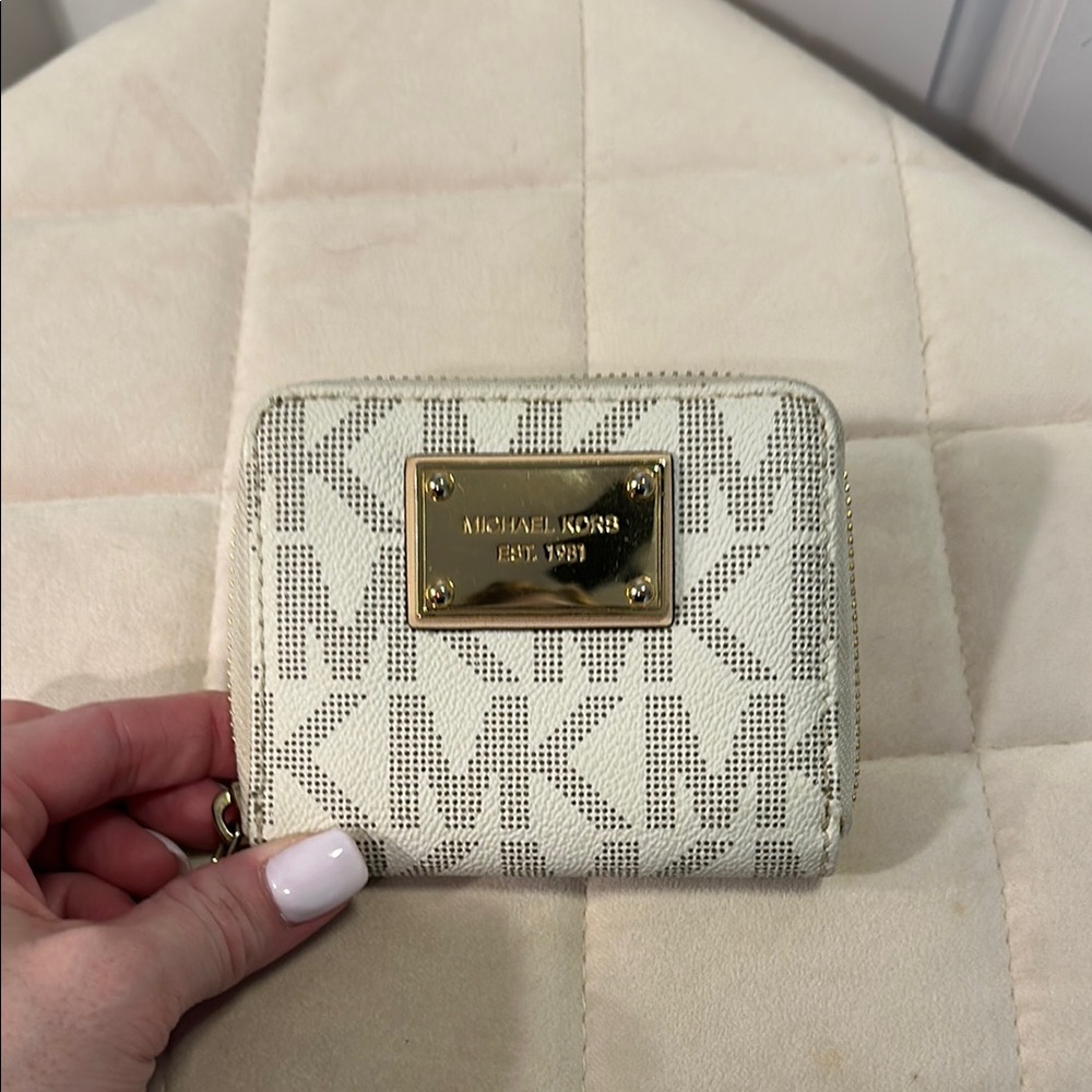 Michael Kors Cream Wallet